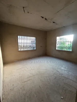 8bdrm Apartment in First-Stores, Pokuase for sale