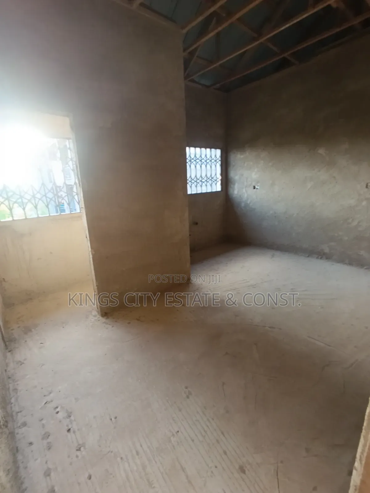 8bdrm Apartment in First-Stores, Pokuase for sale