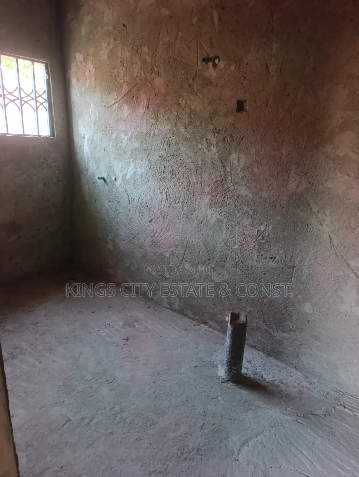 8bdrm Apartment in First-Stores, Pokuase for sale