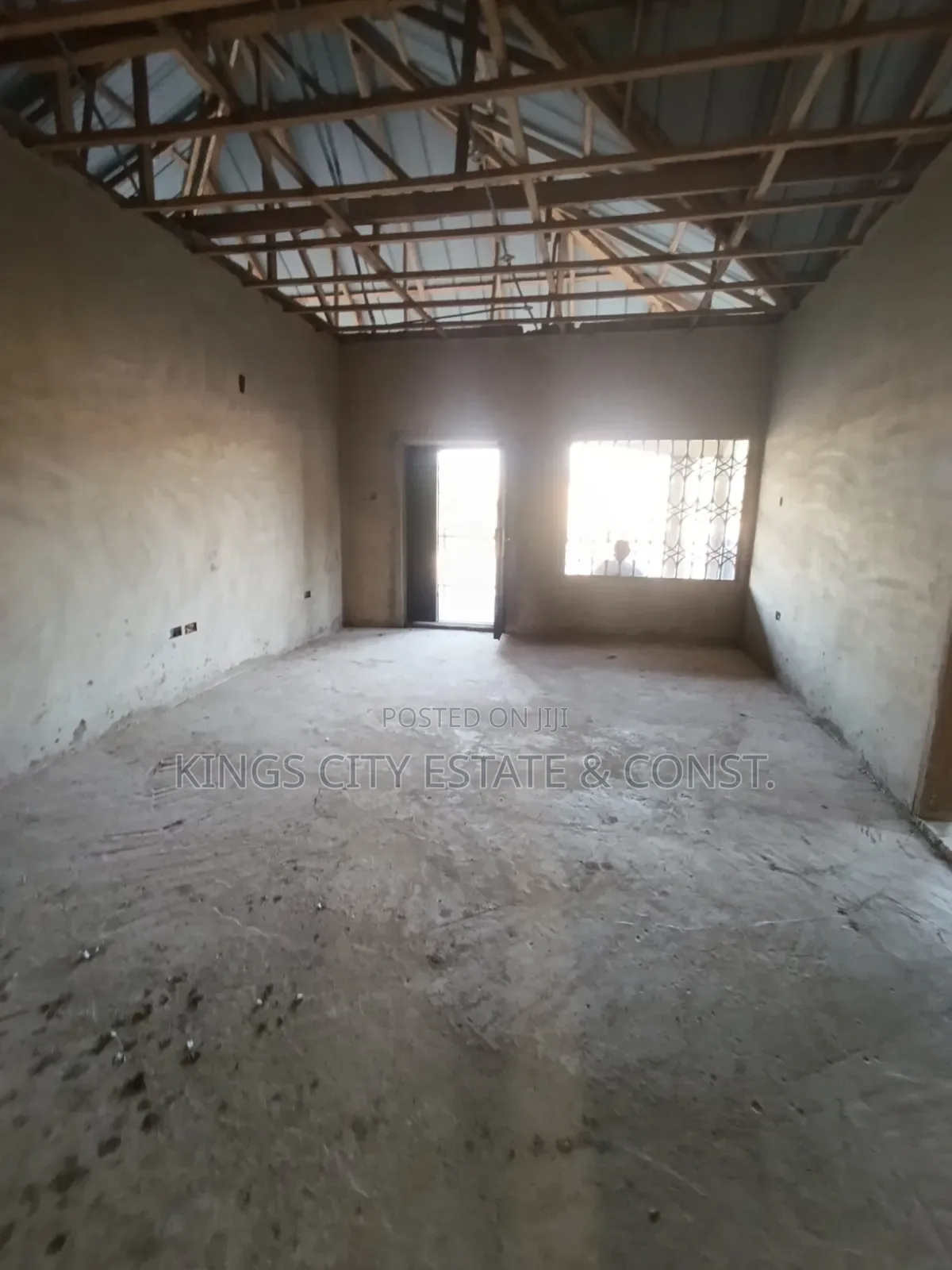 8bdrm Apartment in First-Stores, Pokuase for sale