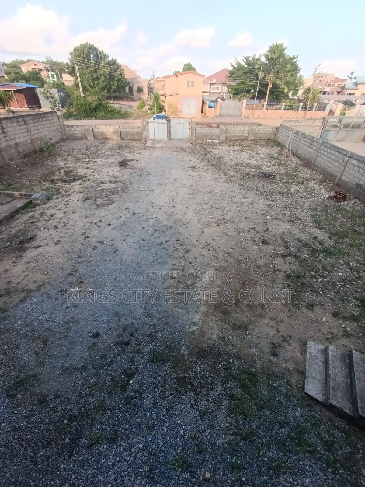 8bdrm Apartment in First-Stores, Pokuase for sale