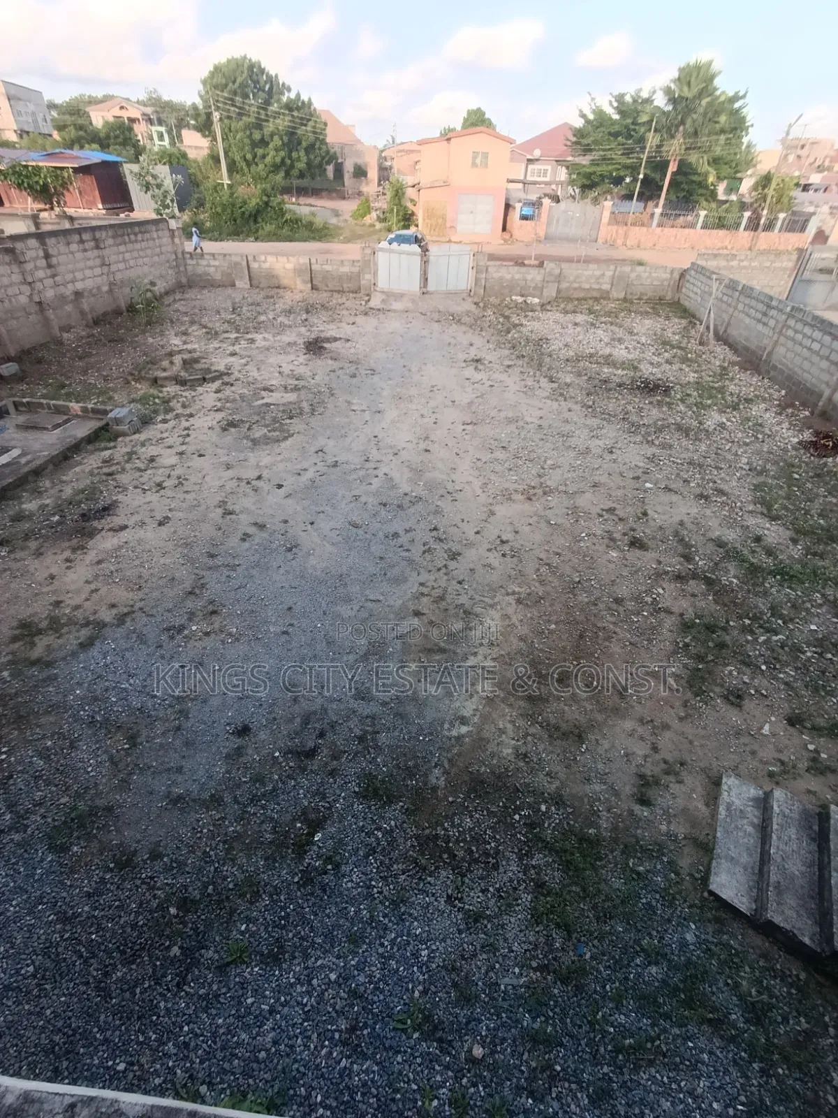 8bdrm Apartment in First-Stores, Pokuase for sale