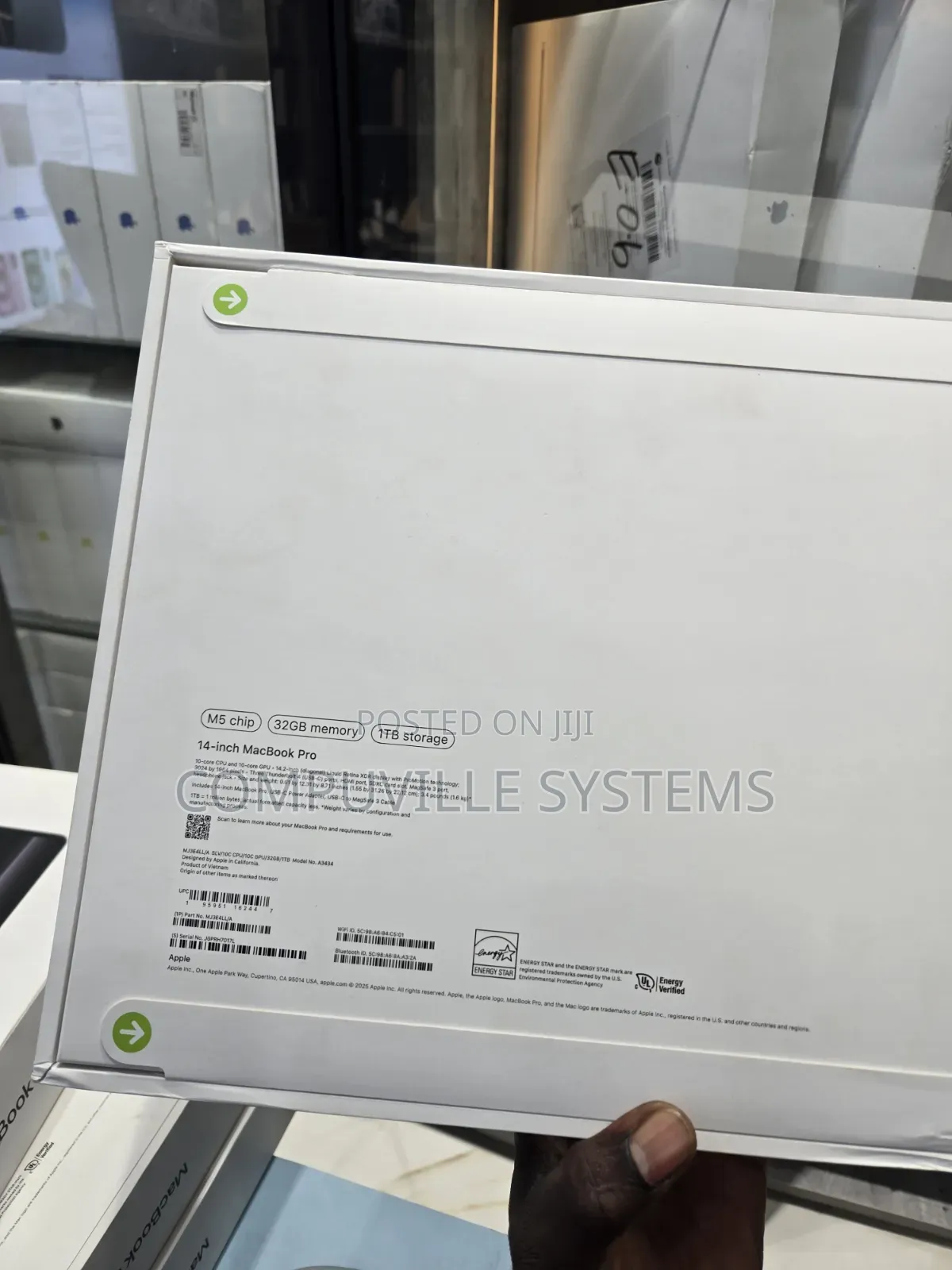 New Laptop Apple MacBook Pro 2025 M5 14-inch 32GB Apple M5 SSD 1T