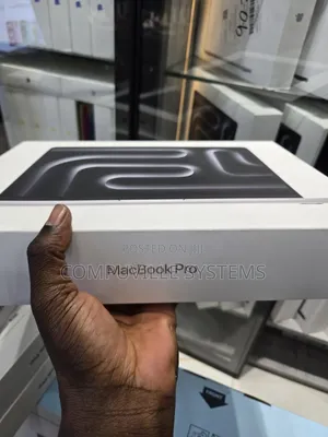 New Laptop Apple MacBook Pro 2025 M5 14-inch 32GB Apple M5 SSD 1T