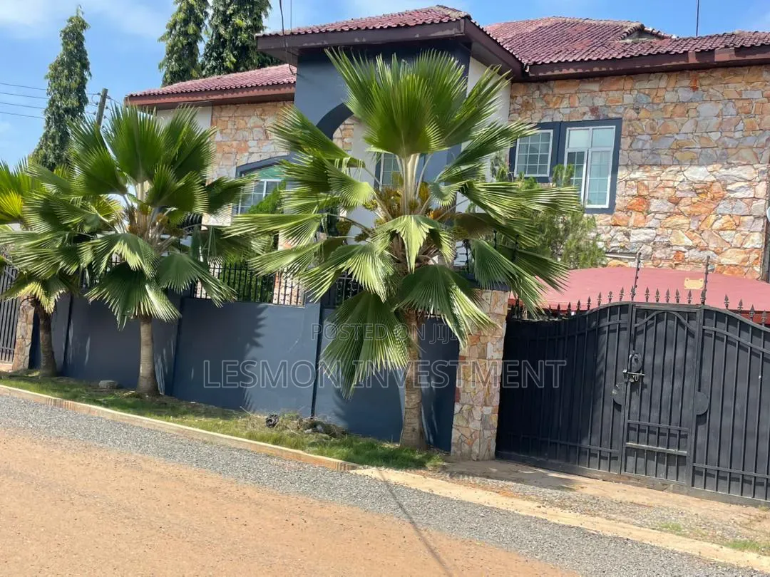 Mini Flat in Lesmon Investment, Sakumono for sale