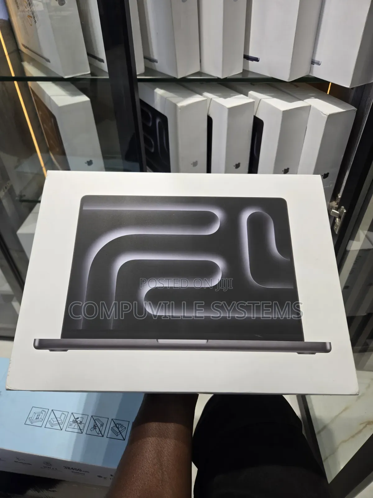 New Laptop Apple MacBook Pro 2025 M5 14-inch 16GB Apple M5 SSD 512GB