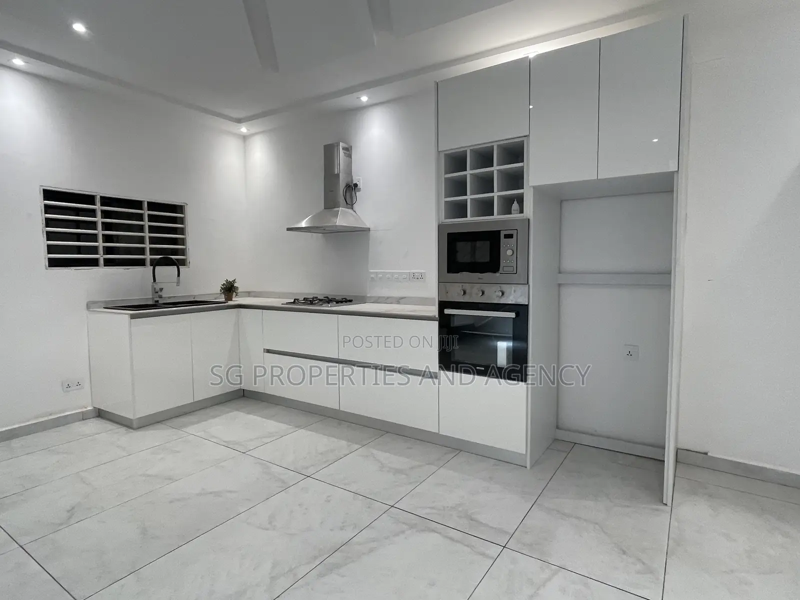 2bdrm Townhouse / Terrace in Lashibi, Sakumono for rent