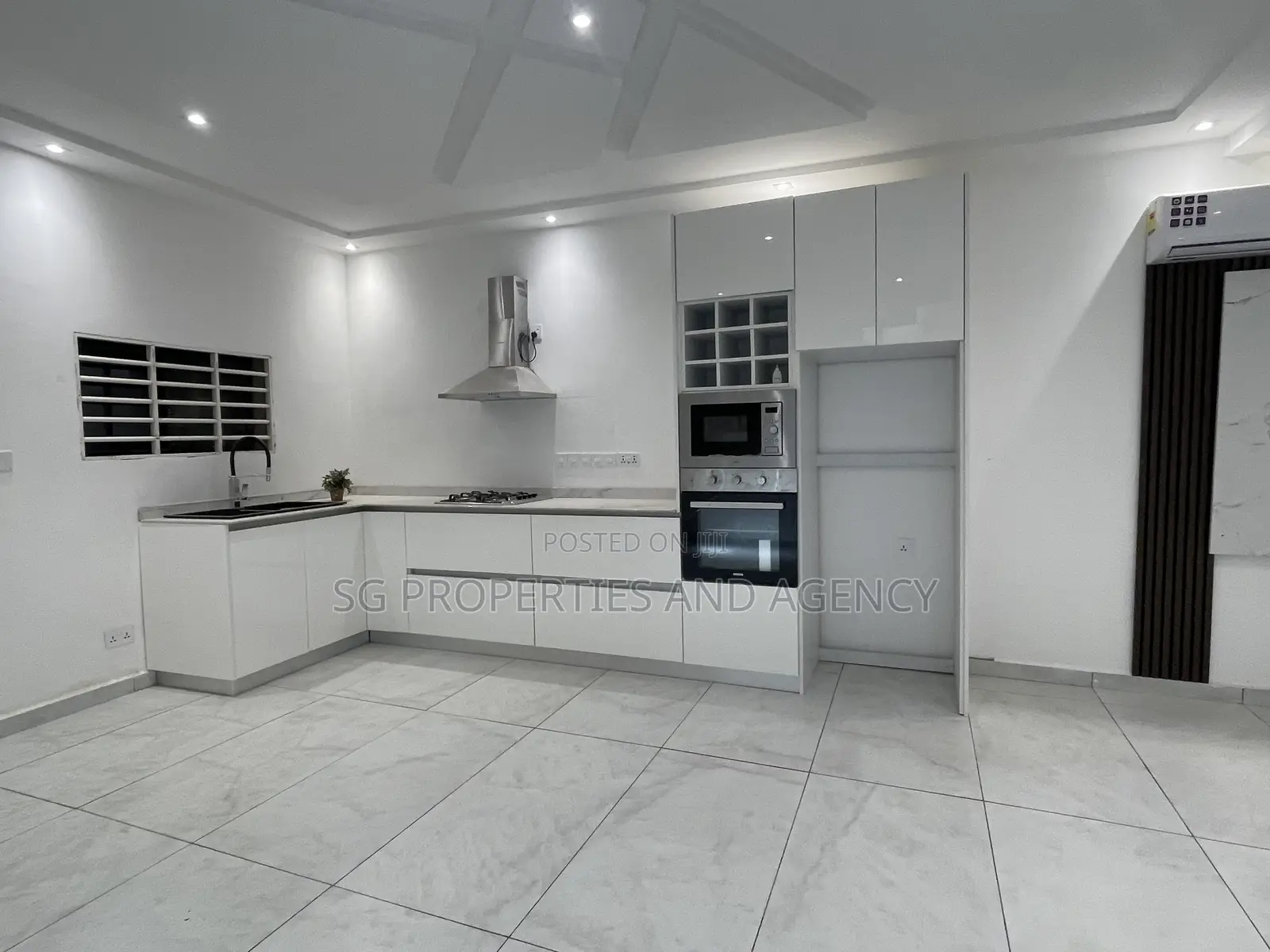 2bdrm Townhouse / Terrace in Lashibi, Sakumono for rent