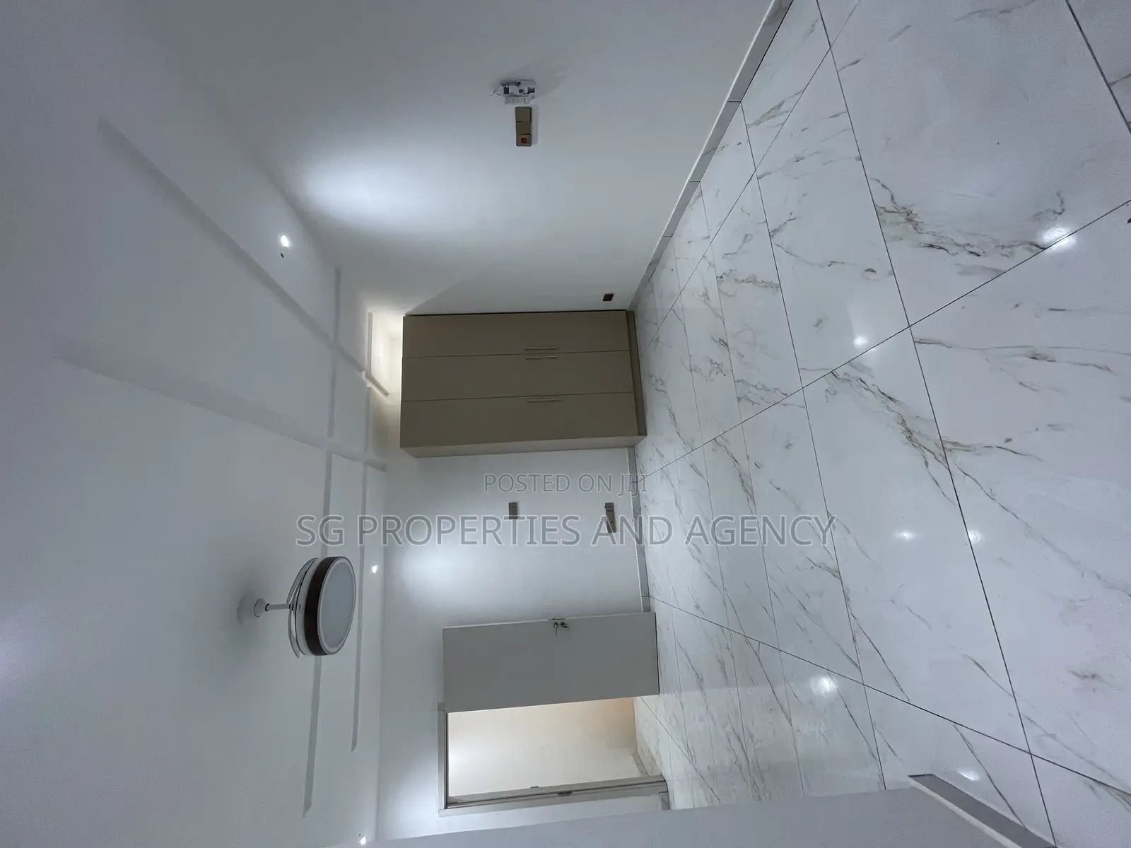 2bdrm Townhouse / Terrace in Lashibi, Sakumono for rent