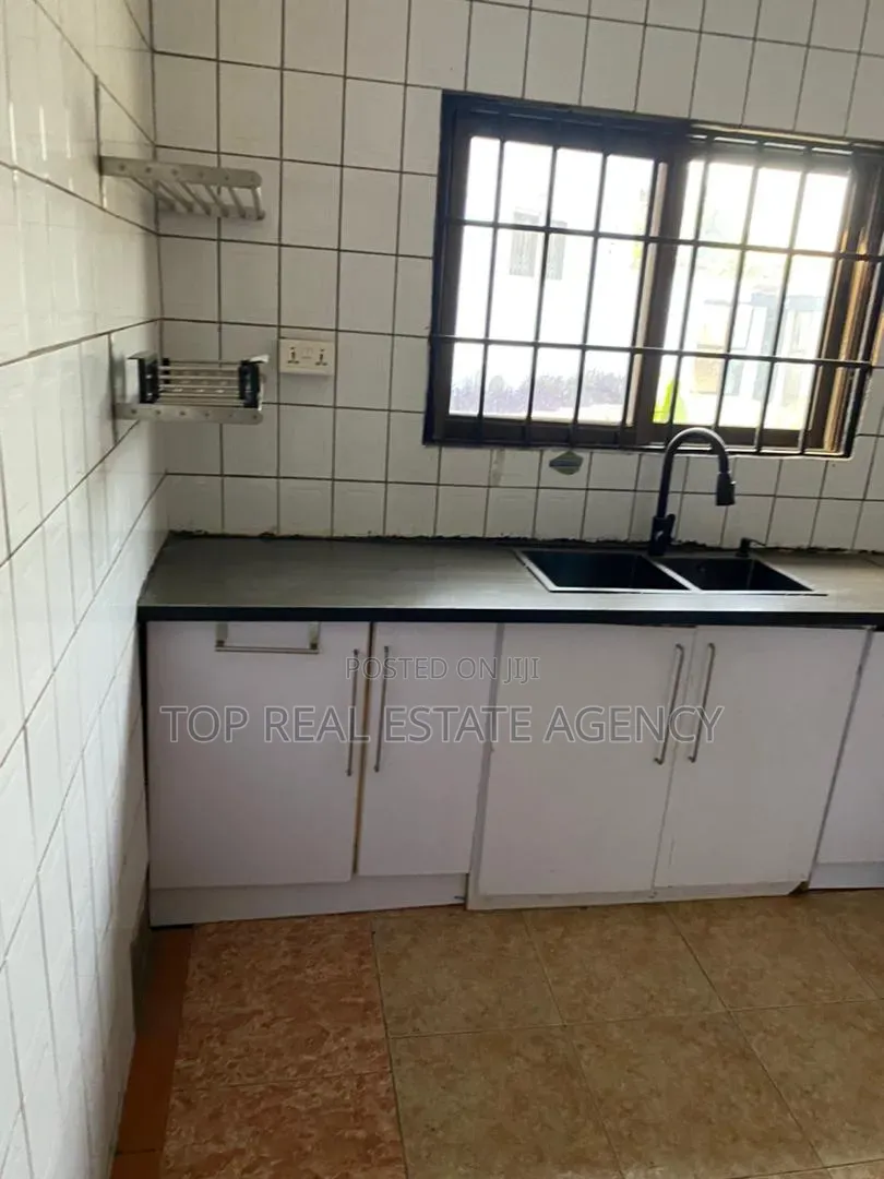 3bdrm House in Asofa, Ofankor for rent