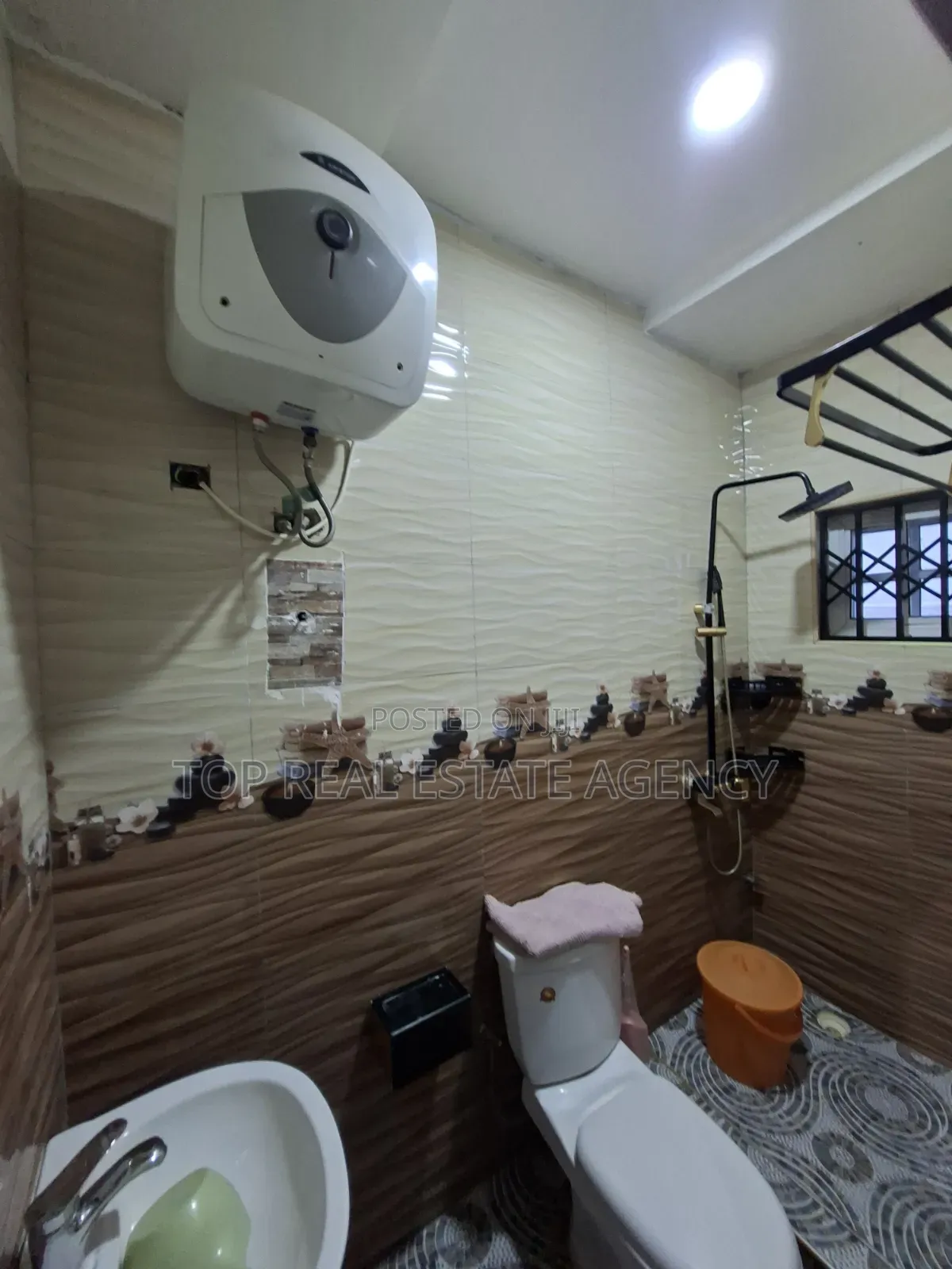 Furnished 2bdrm Apartment in Ashomang Estate, Pure Water for rent