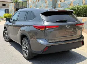 Toyota Highlander XLE 2022 Gray