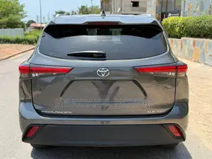 Toyota Highlander XLE 2022 Gray
