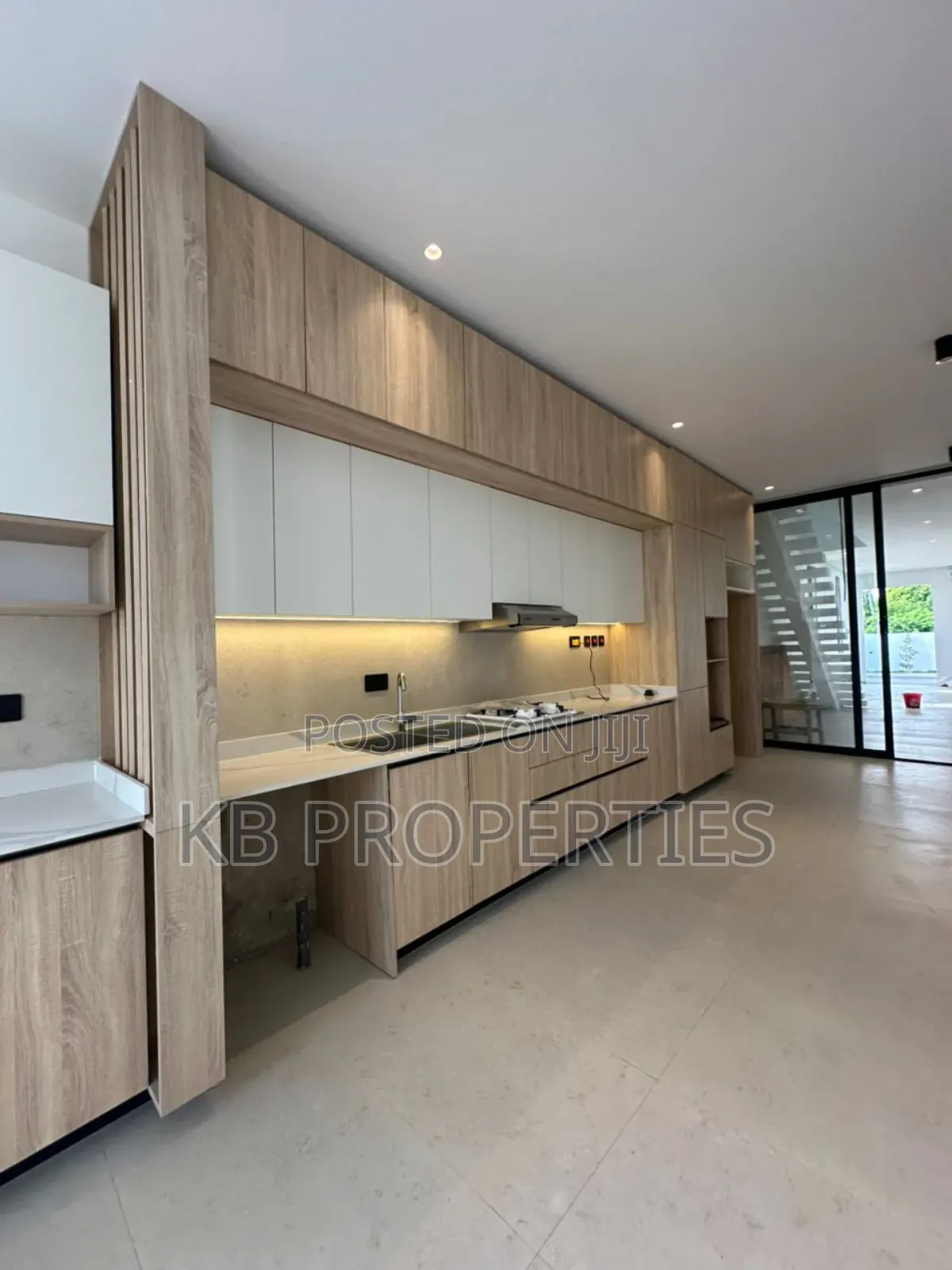 4bdrm Duplex in Kb Properties, American House for sale