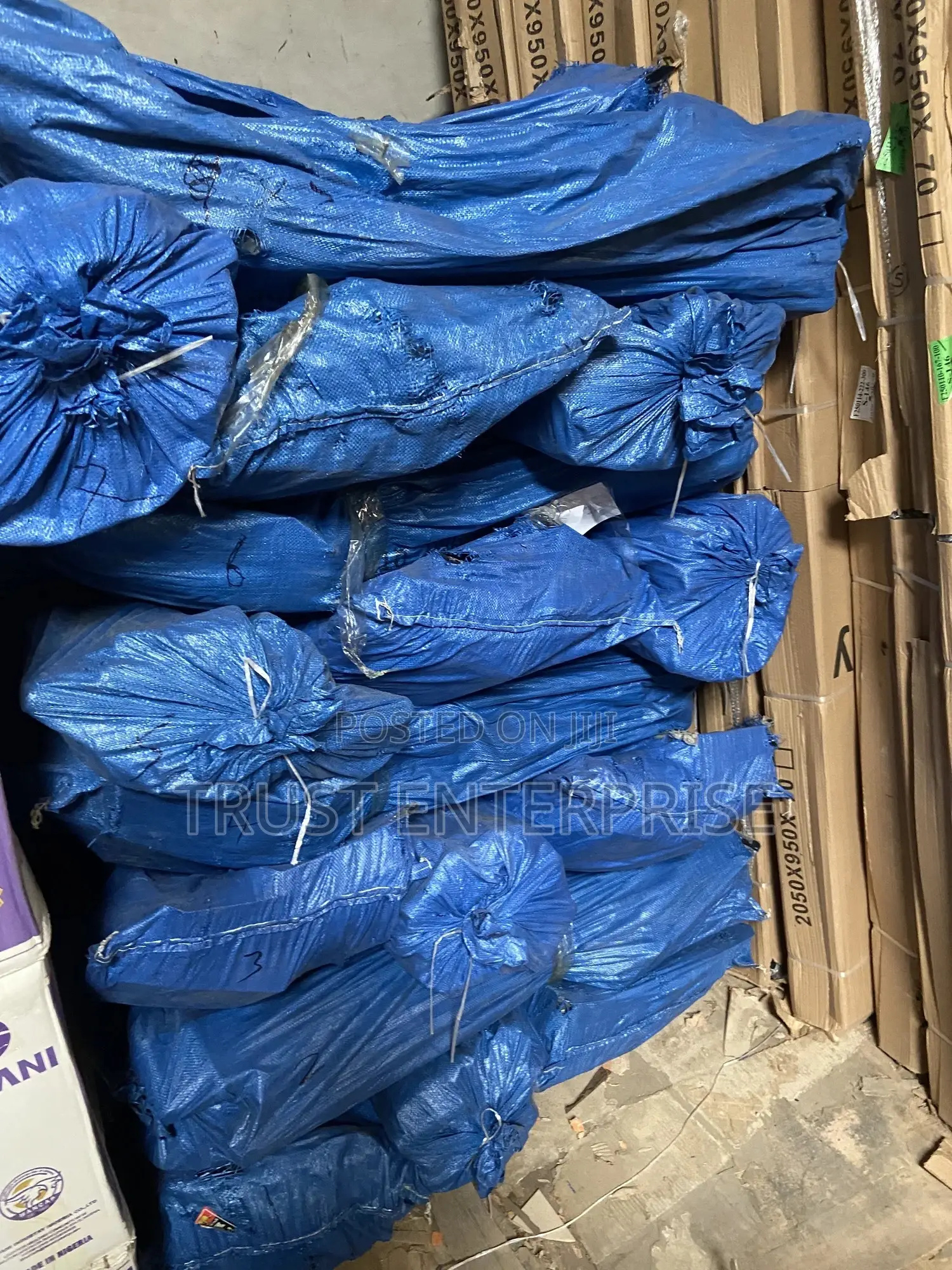 Square Shovels, Round Shovels Spades Sold in Sacks (Wholesale)