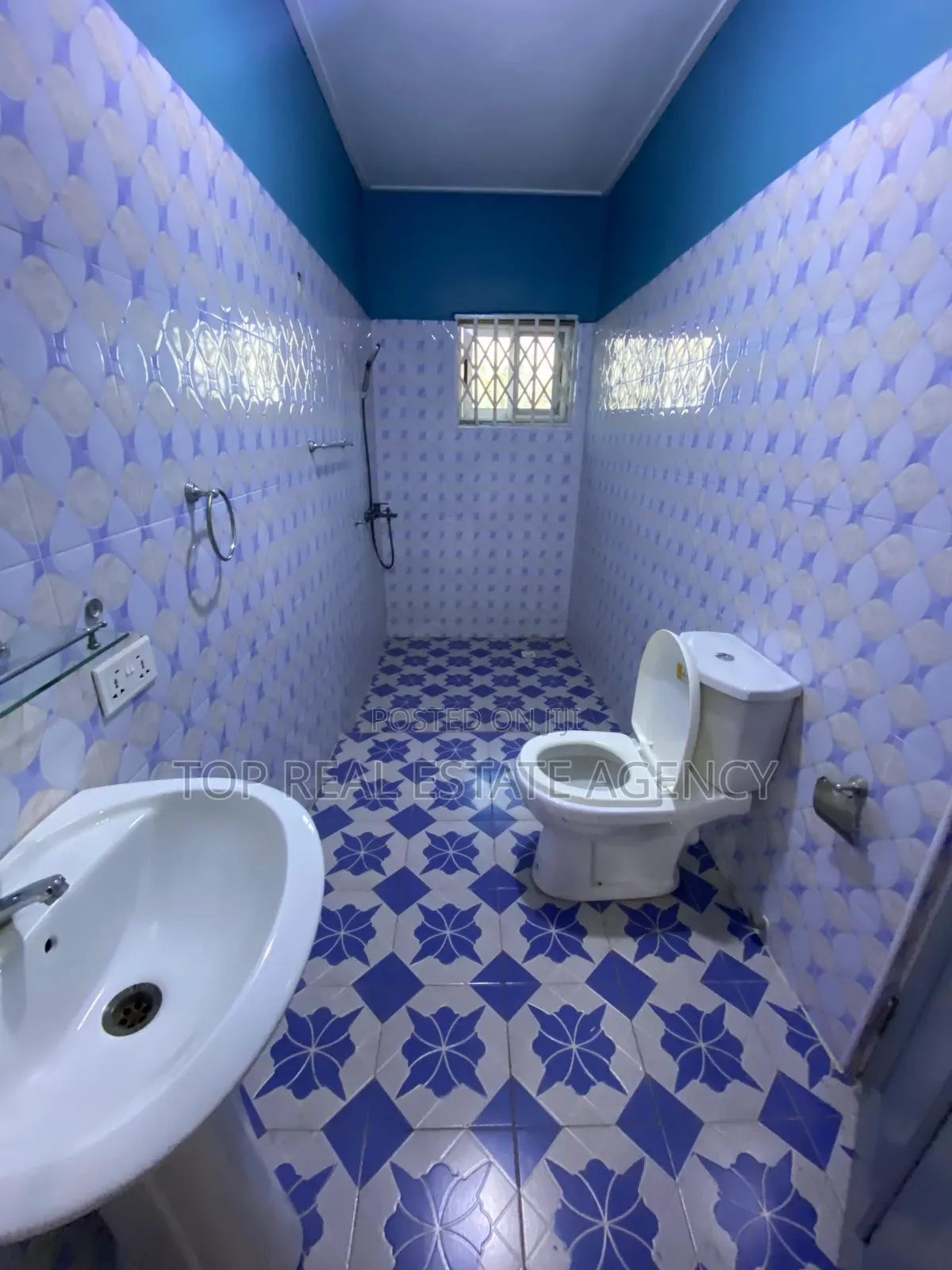 2bdrm Apartment in , Pokuase for rent