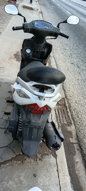 Suzuki 2015 White