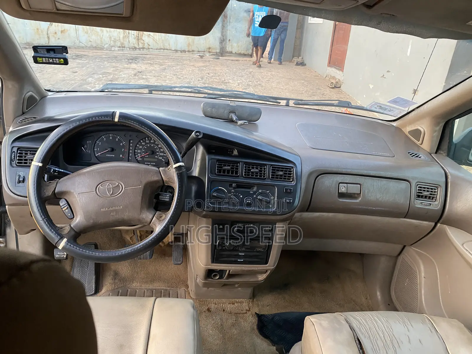 Toyota Sienna 2000 Gold