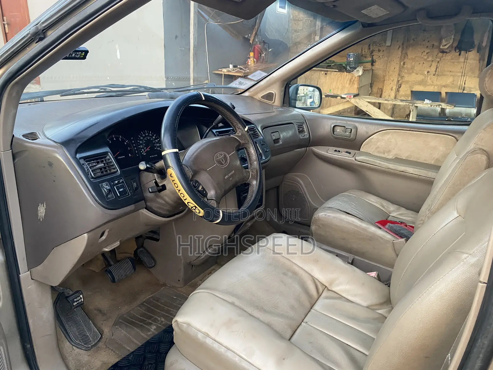 Toyota Sienna 2000 Gold
