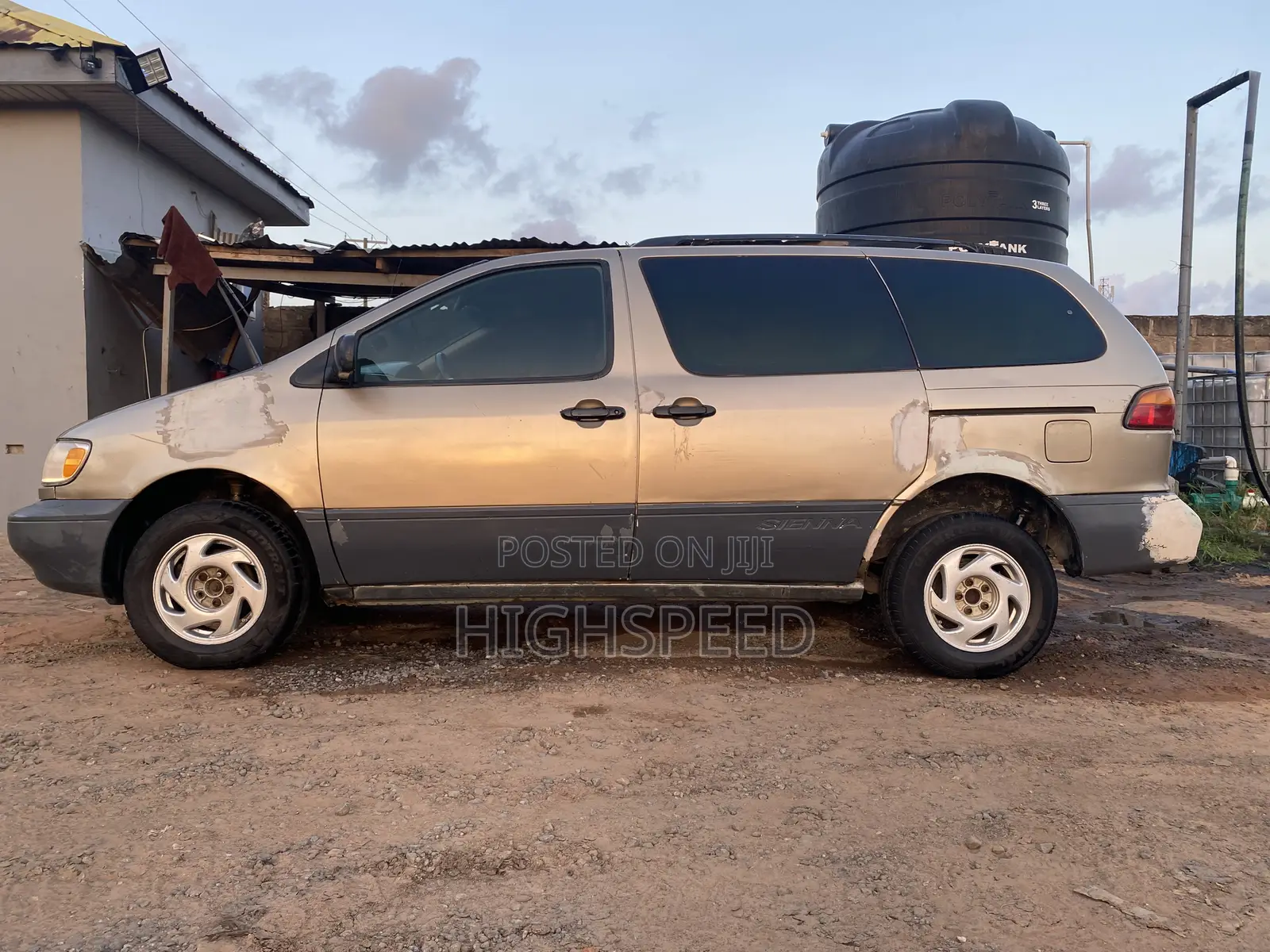 Toyota Sienna 2000 Gold