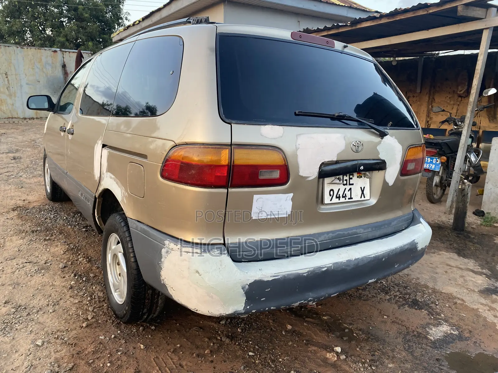 Toyota Sienna 2000 Gold