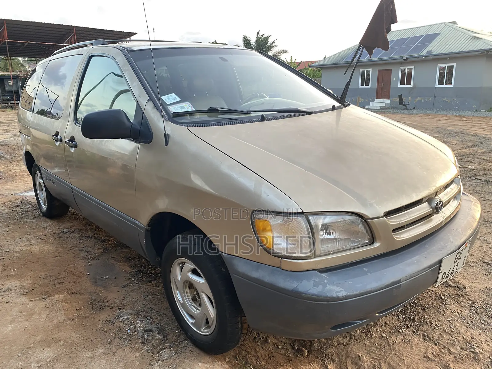 Toyota Sienna 2000 Gold