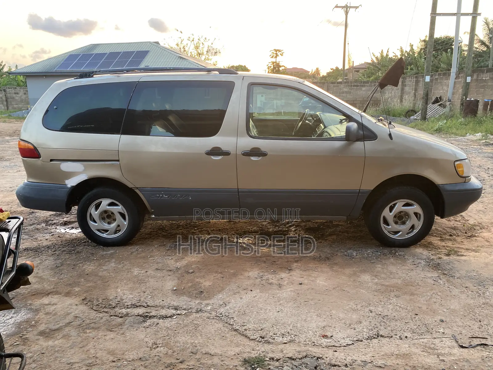 Toyota Sienna 2000 Gold