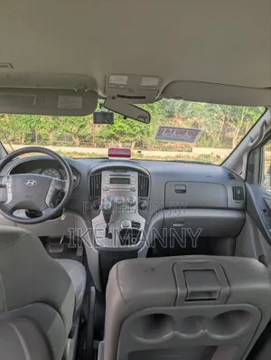 Hyundai Starex 2015 Yellow