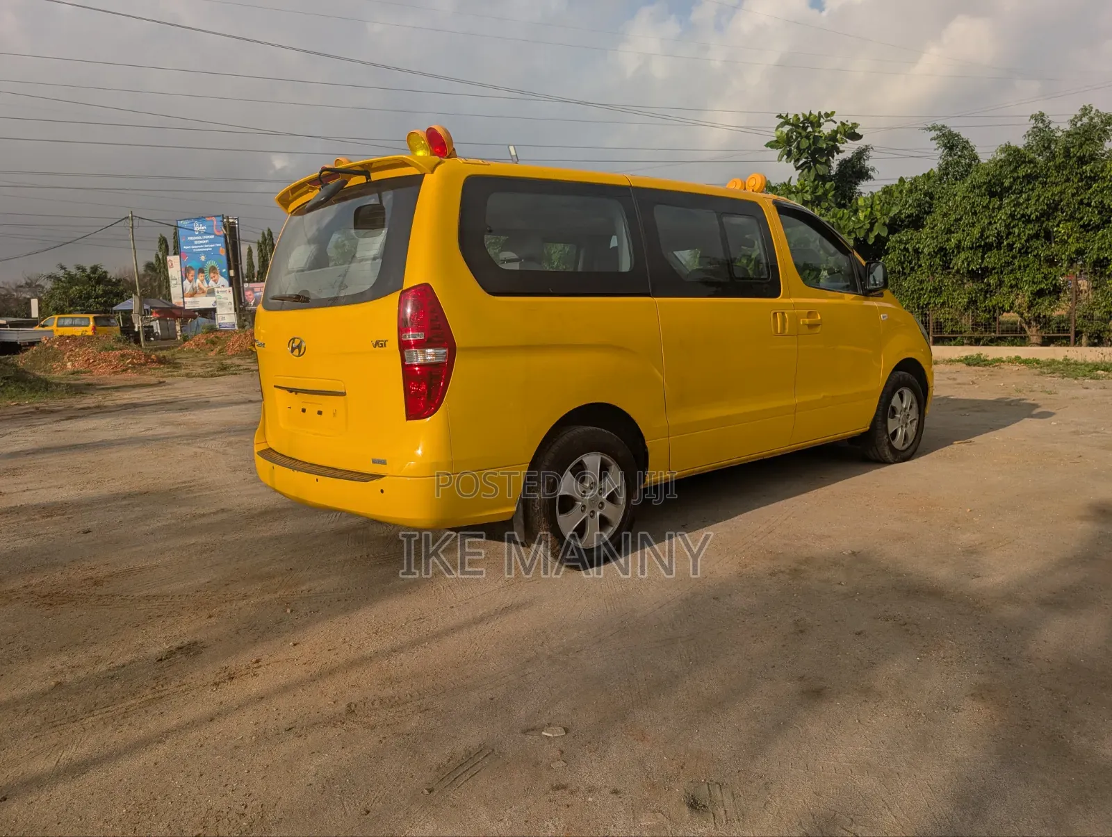 Hyundai Starex 2015 Yellow