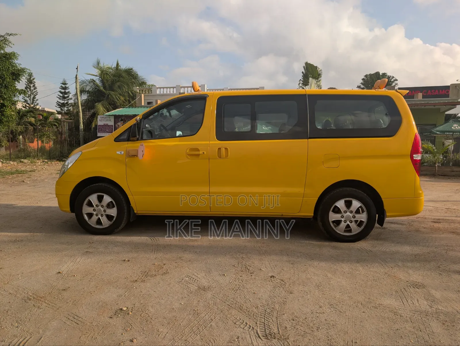 Hyundai Starex 2015 Yellow