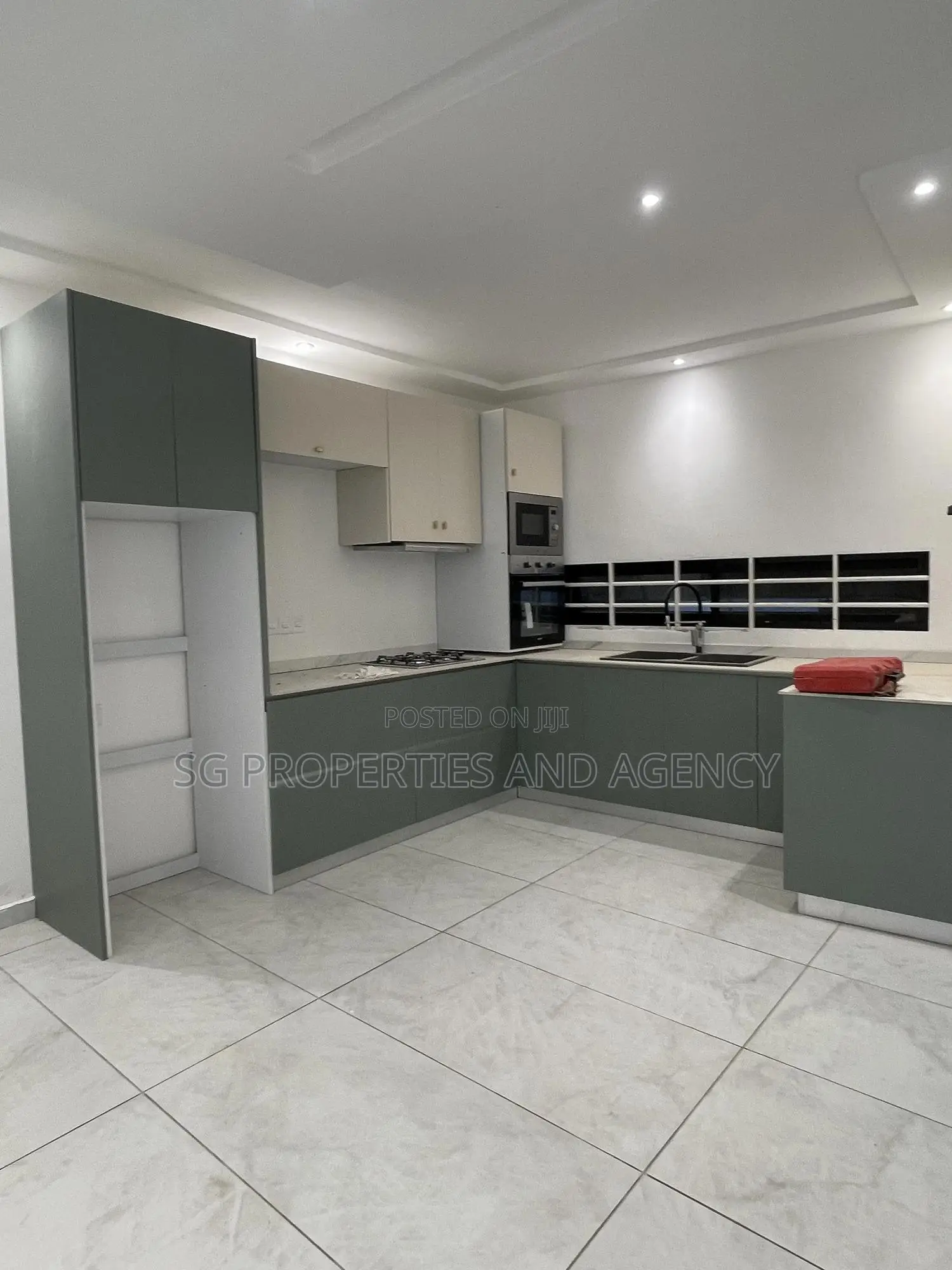 2bdrm Townhouse / Terrace in Lashibi, Sakumono for rent