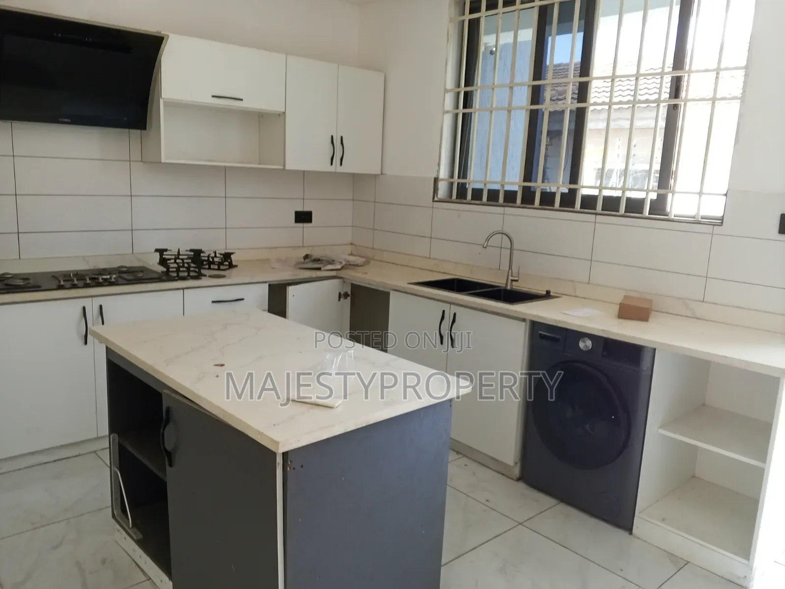 3bdrm Duplex in Hfc Estate, Baatsona Total for rent