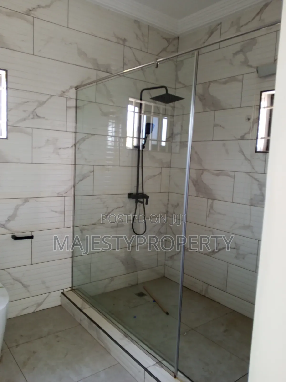 3bdrm Duplex in Hfc Estate, Baatsona Total for rent