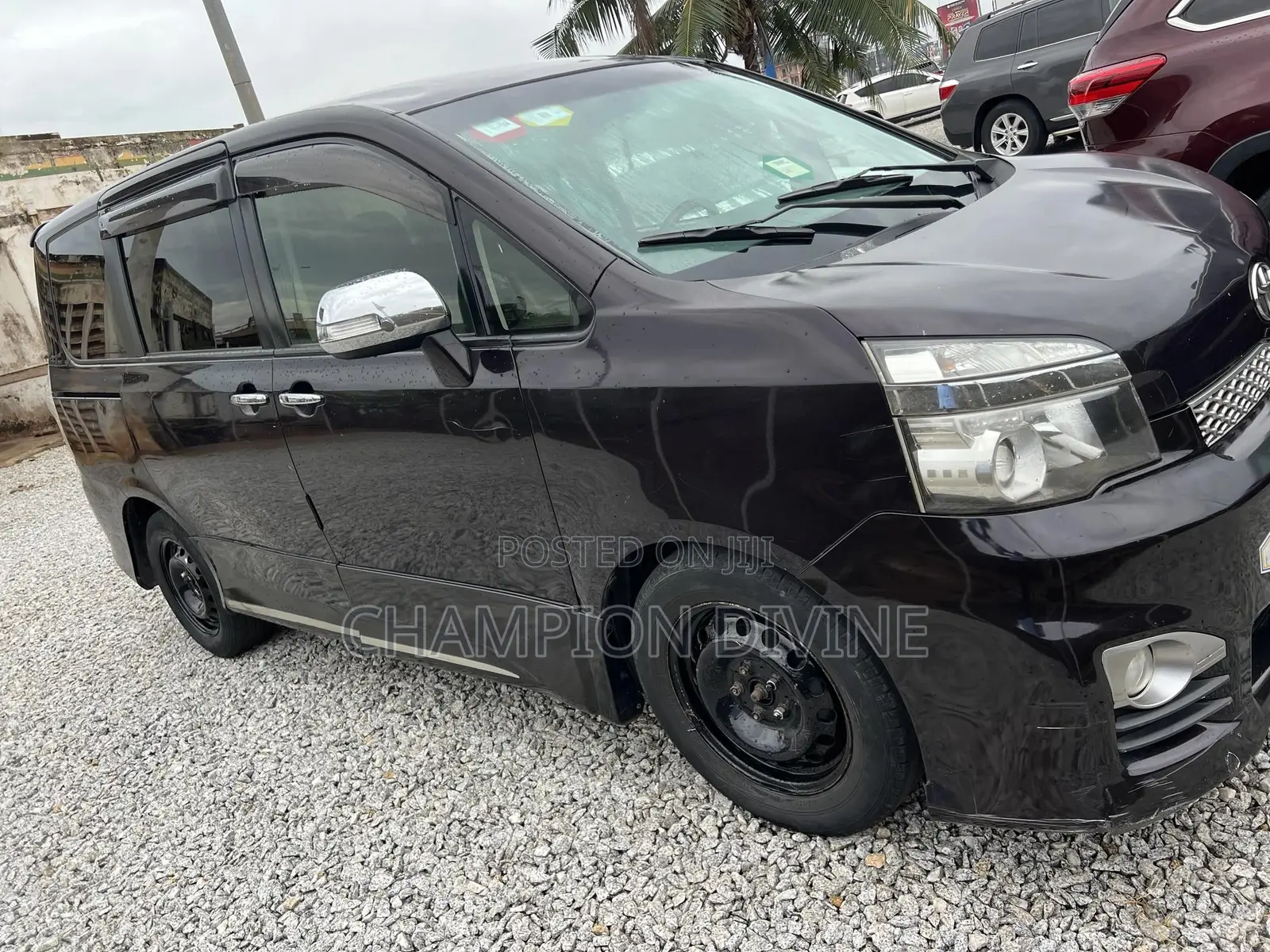 Toyota Voxy 2013