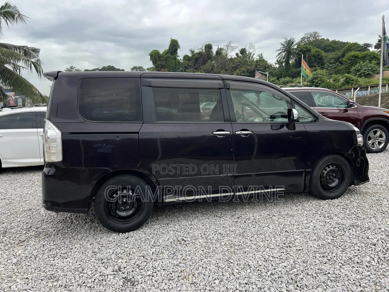 Toyota Voxy 2013
