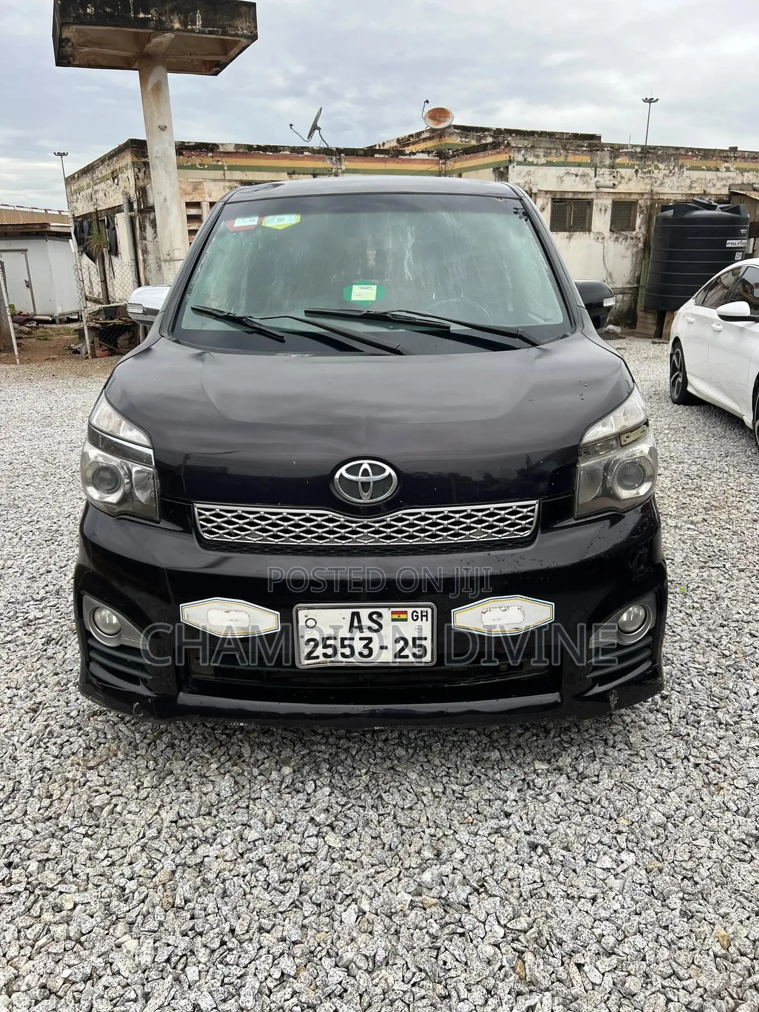 Toyota Voxy 2013