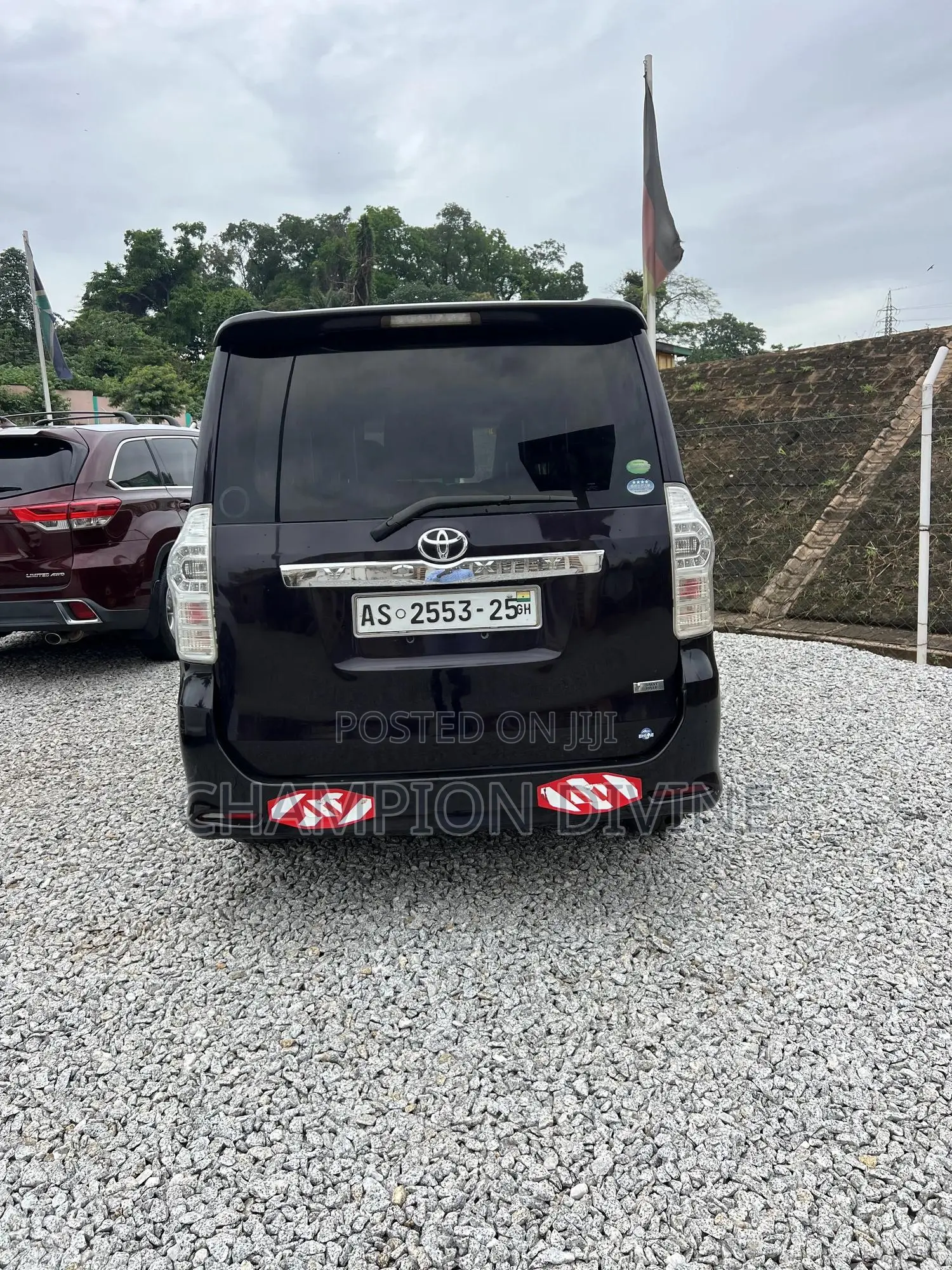 Toyota Voxy 2013