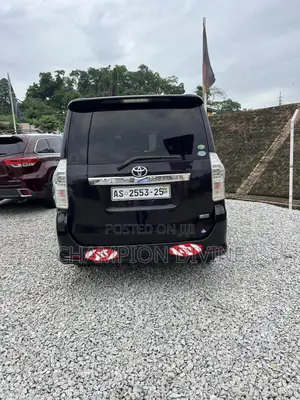 Toyota Voxy 2013
