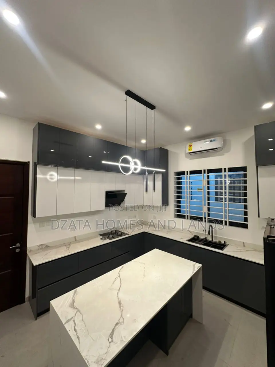 4bdrm Mansion in Sakumono, Spintex for sale