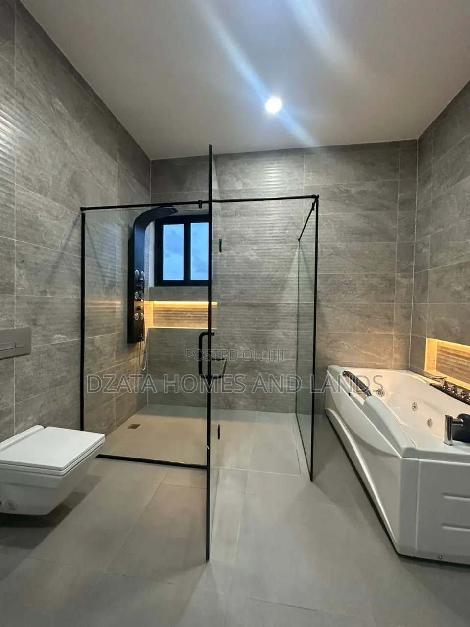 4bdrm Mansion in Sakumono, Spintex for sale