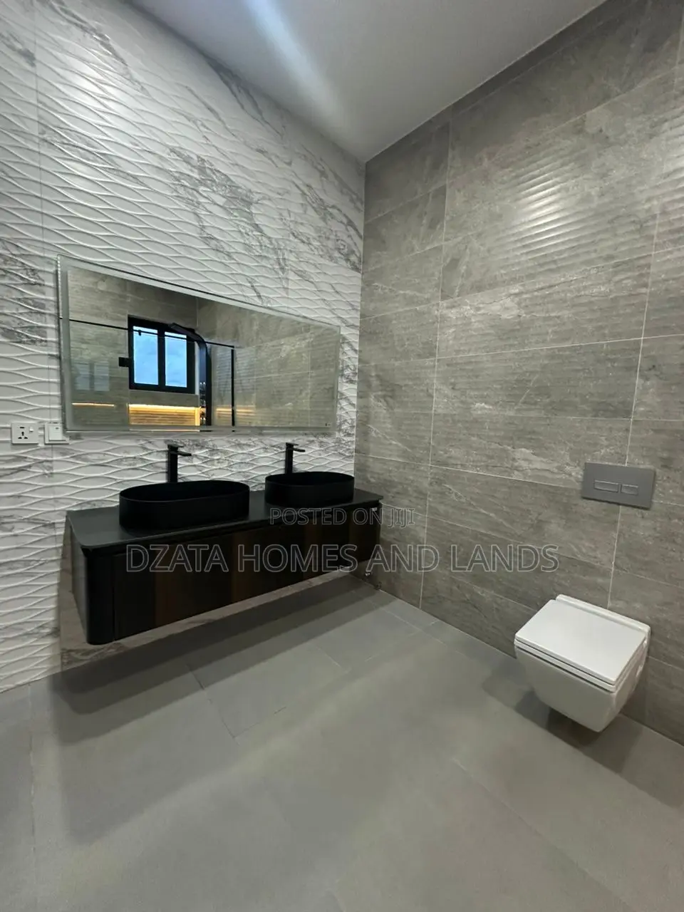4bdrm Mansion in Sakumono, Spintex for sale