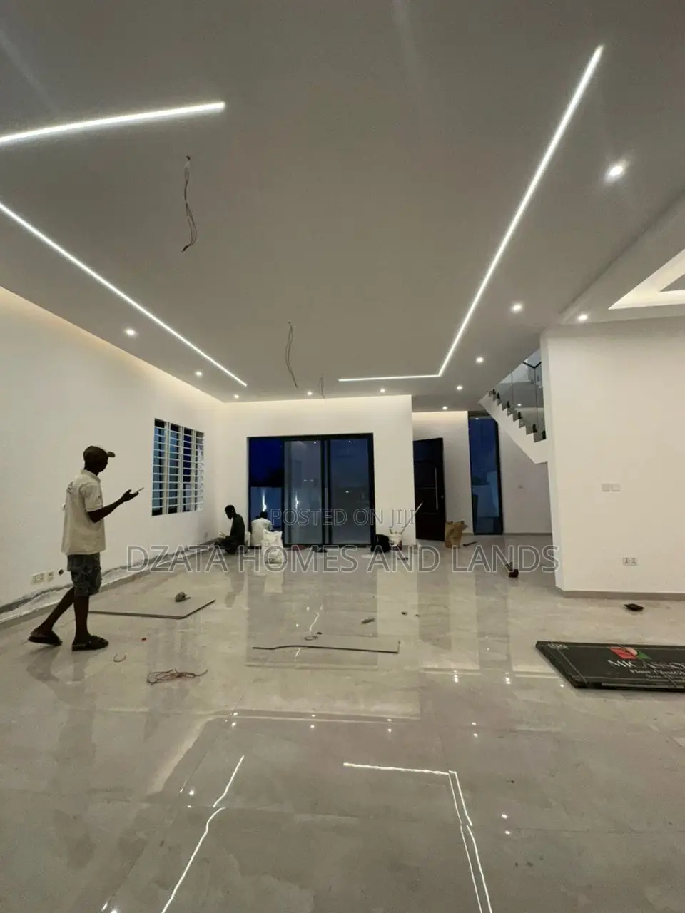4bdrm Mansion in Sakumono, Spintex for sale