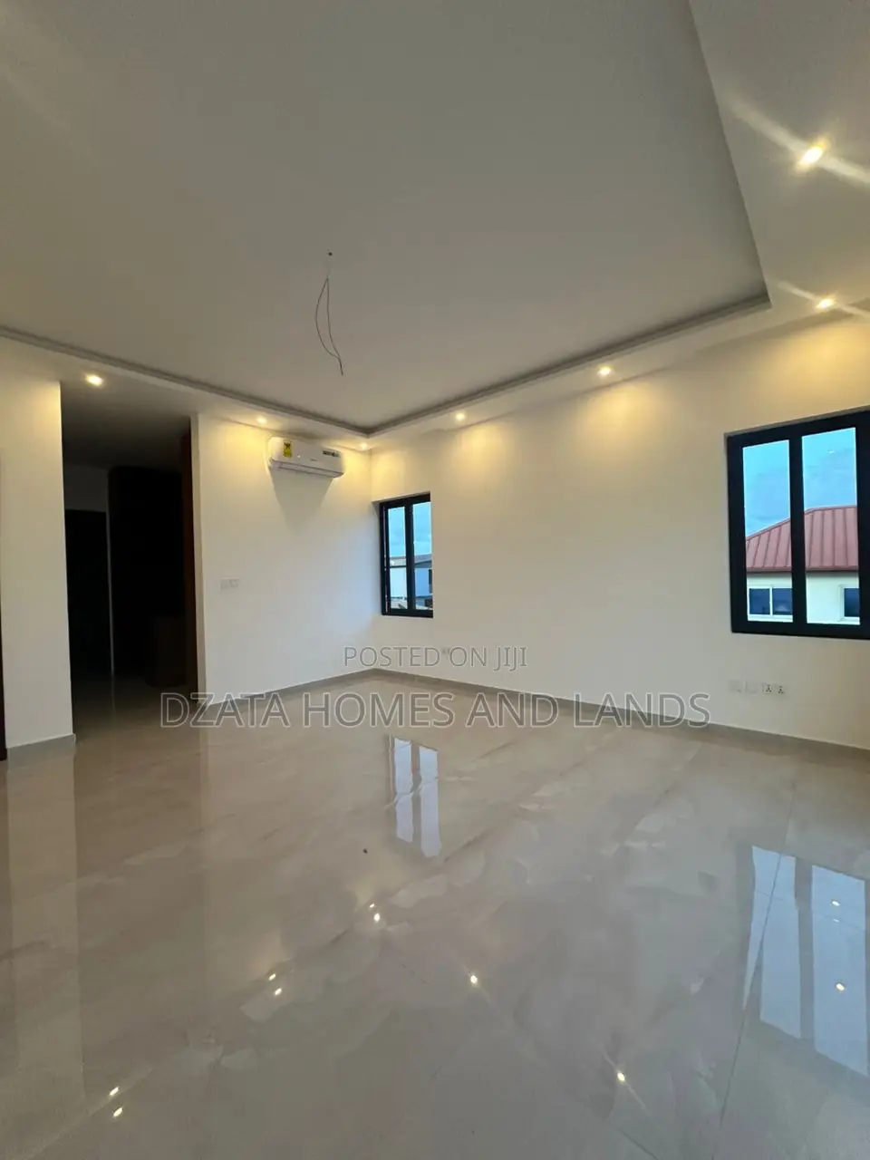 4bdrm Mansion in Sakumono, Spintex for sale