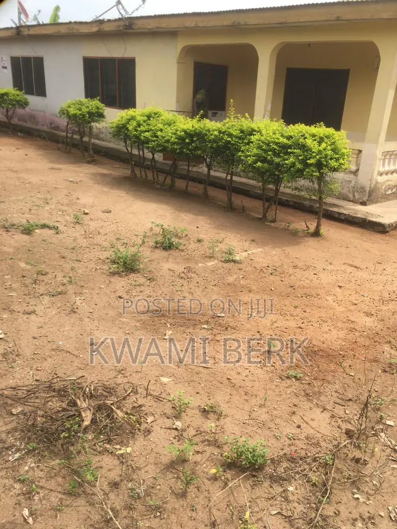 Furnished 3bdrm Bungalow in Koforidua, Akuapim North for sale