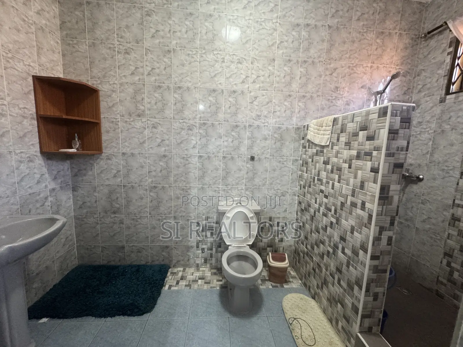 Furnished 4bdrm Bungalow in Sakumono Estates for rent