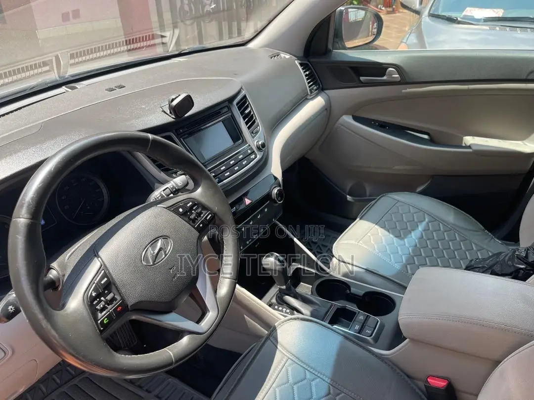 Toyota Corolla LE Eco (1.8L 4cyl 2A) 2019 Black