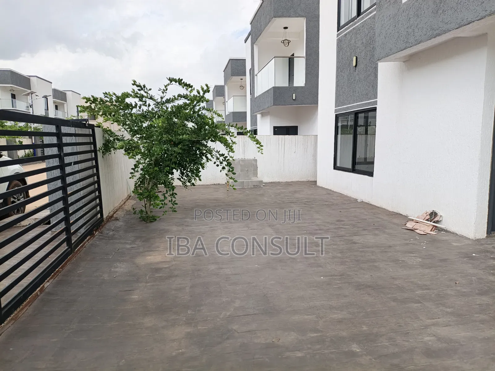 4bdrm House in Oyarifa, Ghana Flag for rent