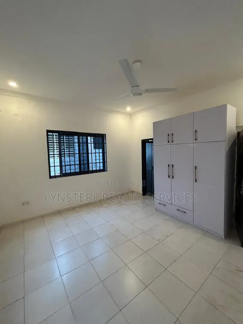 4bdrm House in Lake Side Estate for sale