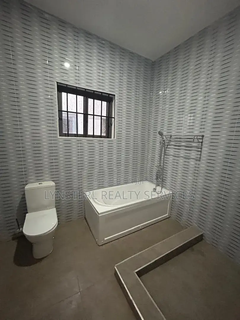4bdrm House in Lake Side Estate for sale