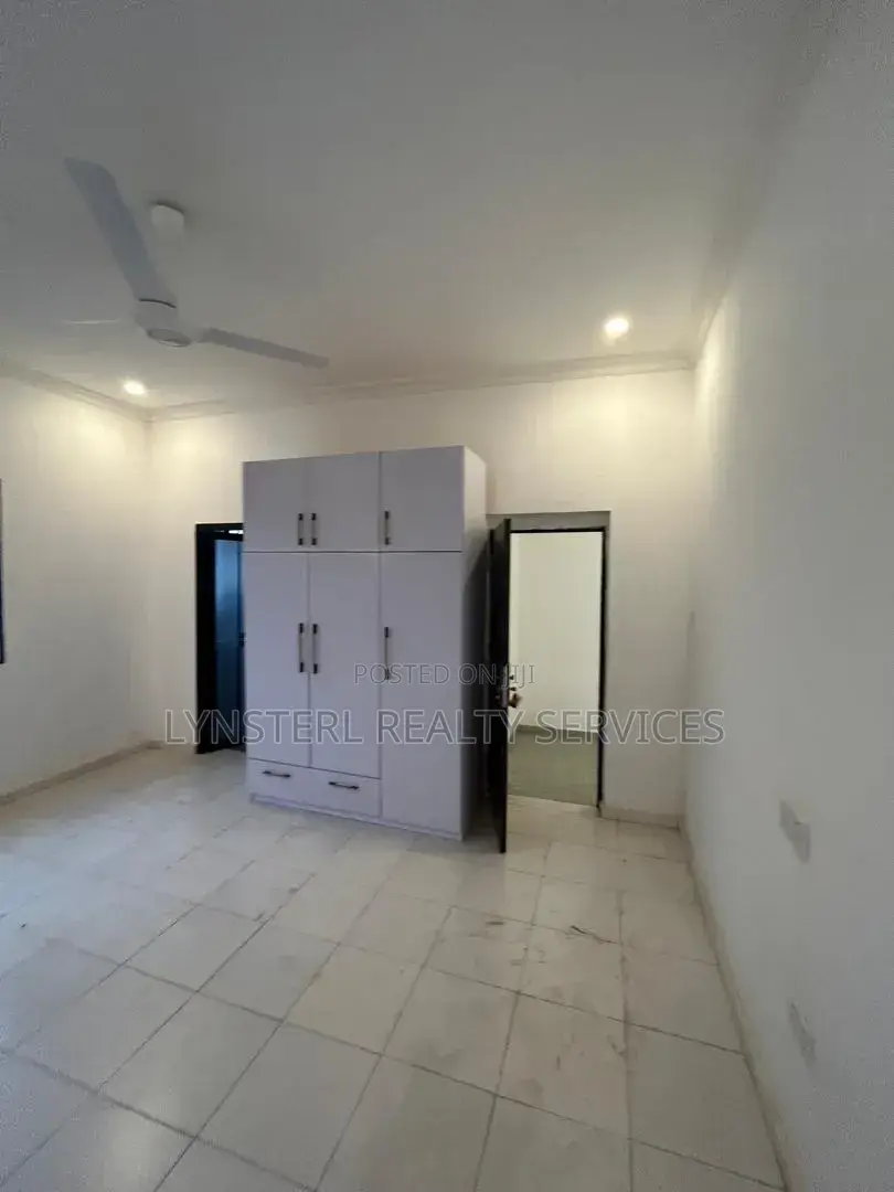 4bdrm House in Lake Side Estate for sale